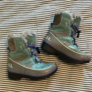 Sorel girls winter boot - Size 11